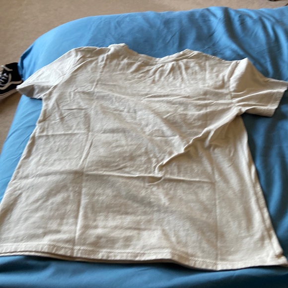 Cute tee - Picture 2 of 2